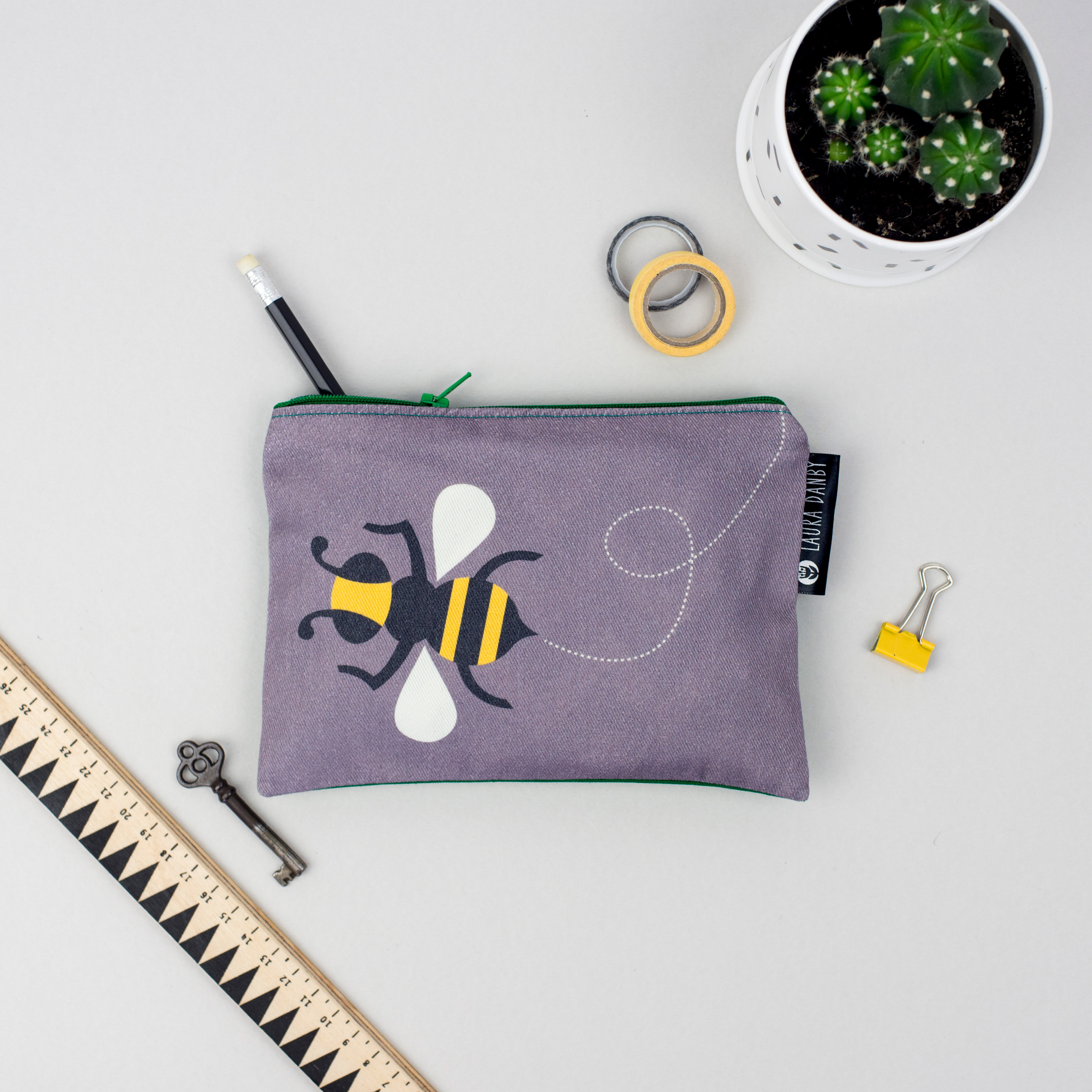 Bee-Purse-Front